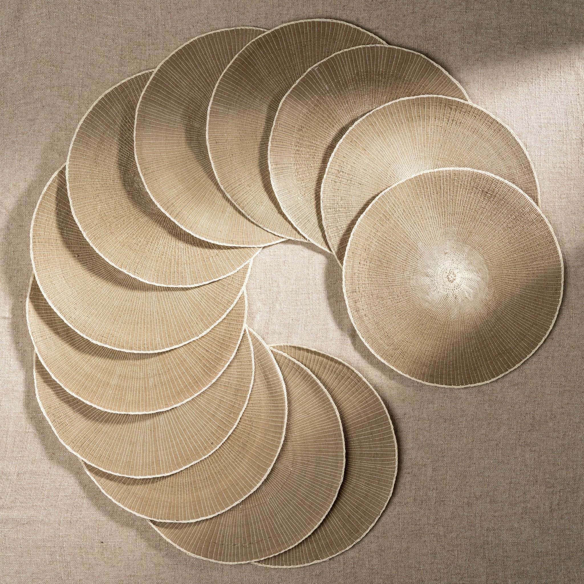 Napperon Willa Tressé à la Main | Taupe - Les Trouvailles de JustineIndaba Home