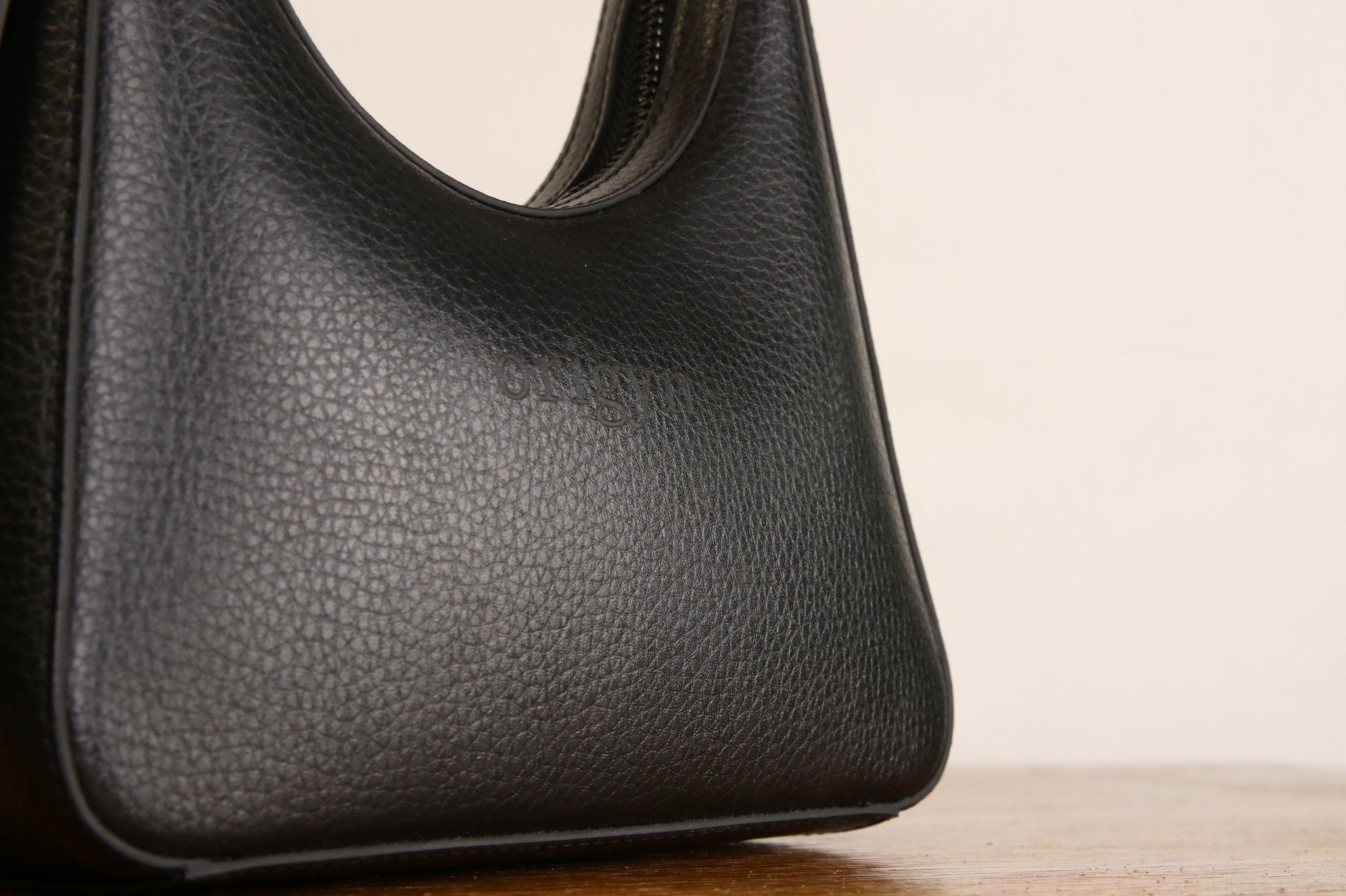 Origyn 01 | Sac à Bandoulière en Cuir Végétal Vegan | Fabriqué avec MIRUM® sans Plastique - Les Trouvailles de JustineHandbagOrigynNoir