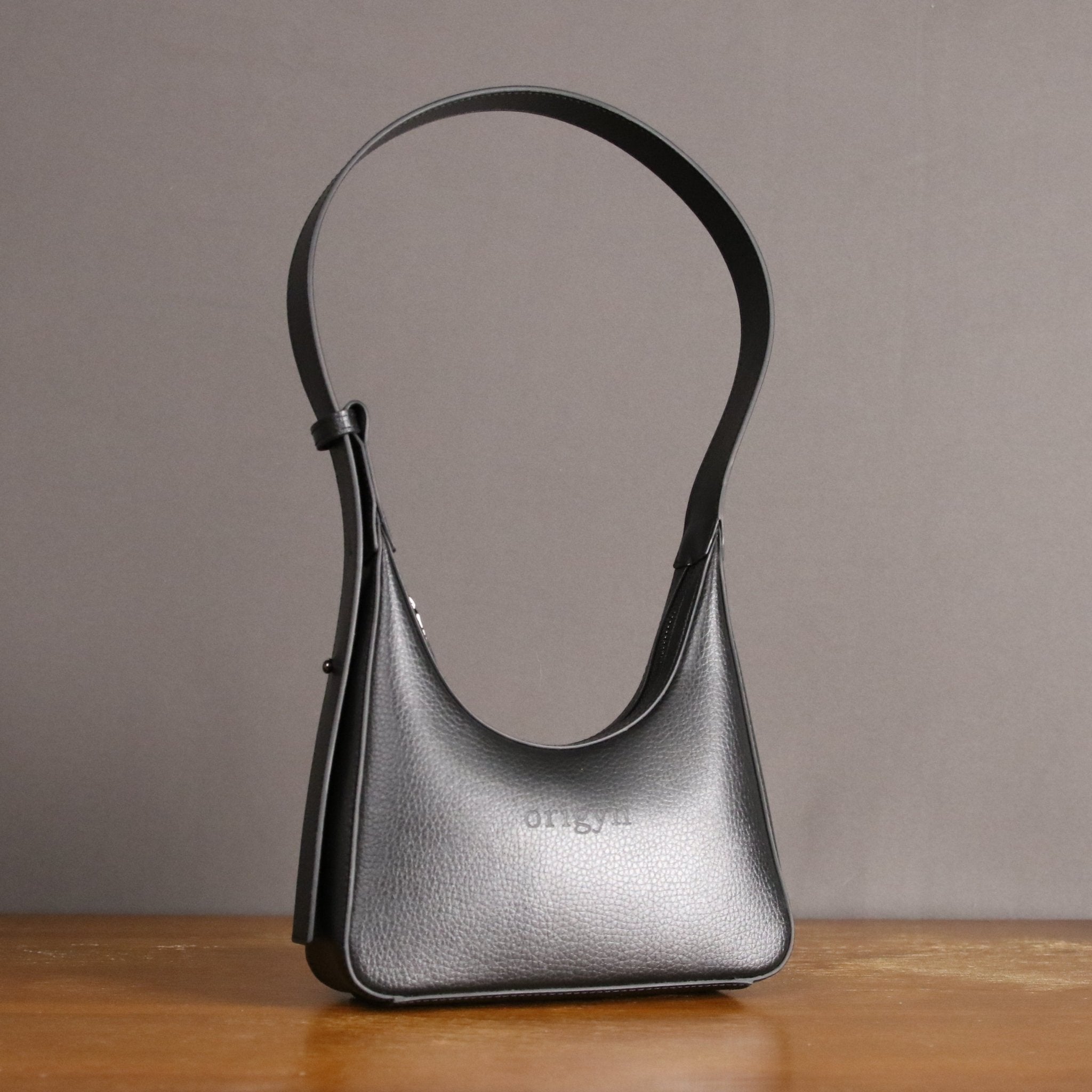 Origyn 01 | Sac à Bandoulière en Cuir Végétal Vegan | Fabriqué avec MIRUM® sans Plastique - Les Trouvailles de JustineHandbagOrigynNoir