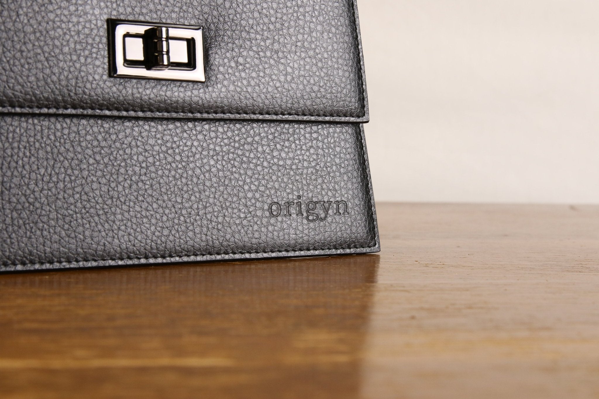 Origyn 03 | Sac Kelly en Cuir Végétal Vegan | Fabriqué avec MIRUM® sans plastique - Les Trouvailles de JustineHandbagOrigynNoir