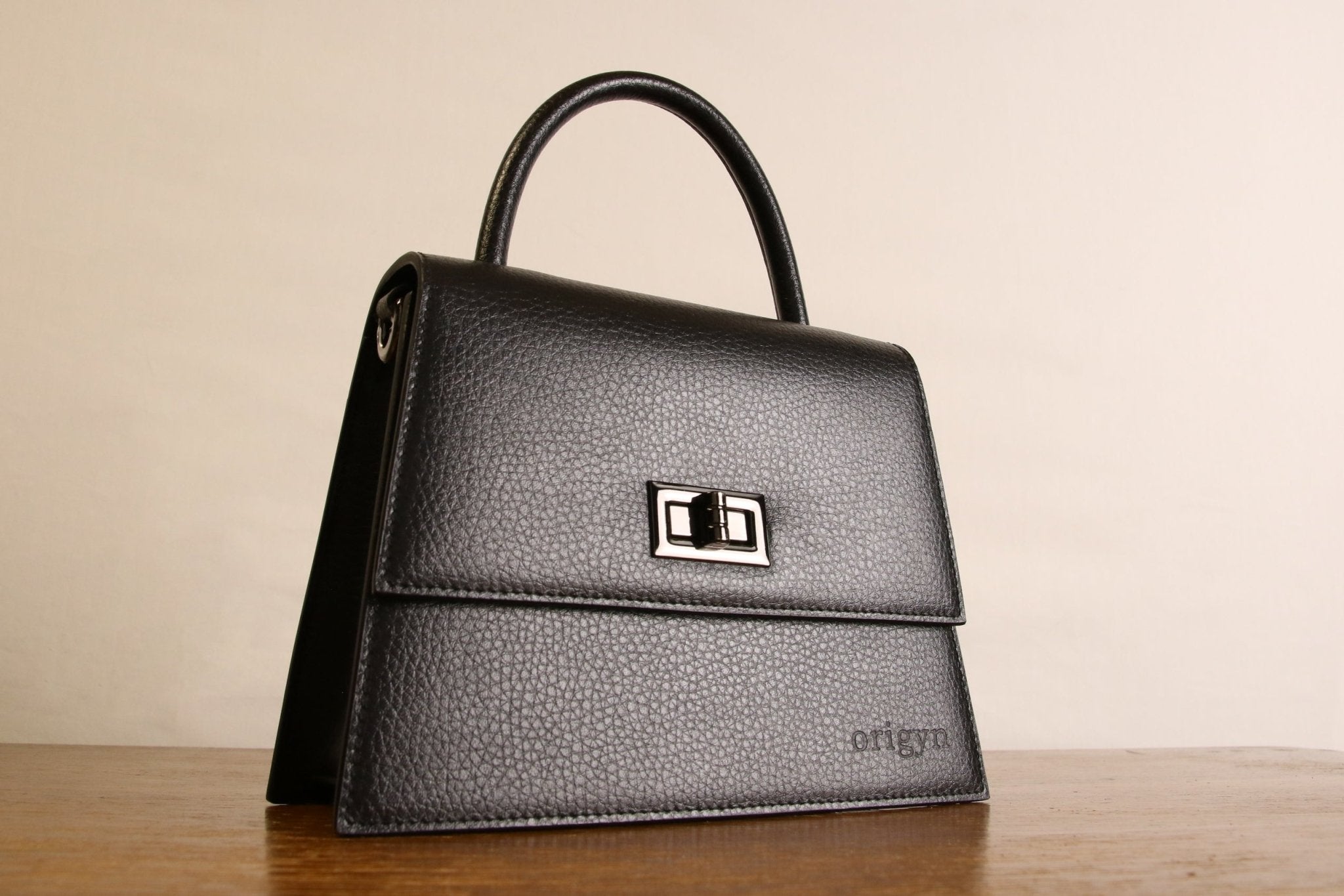 Origyn 03 | Sac Kelly en Cuir Végétal Vegan | Fabriqué avec MIRUM® sans plastique - Les Trouvailles de JustineHandbagOrigynNoir
