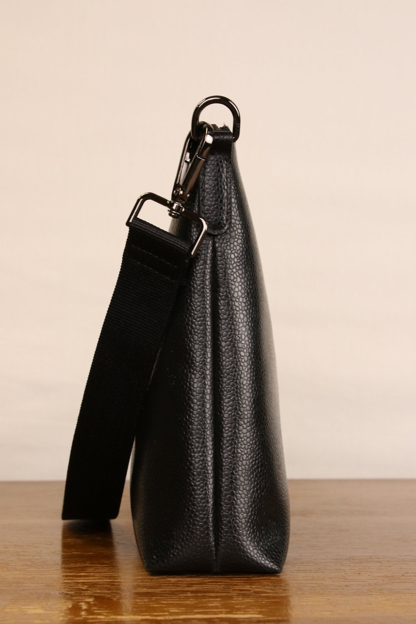 Origyn 04 | Sac à Main Zippé en Cuir Végétal Vegan | Fabriqué avec MIRUM® sans Plastique - Les Trouvailles de JustineHandbagOrigynNoir