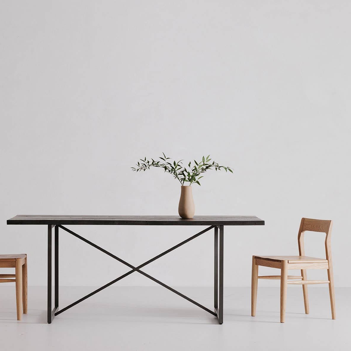 Set of 2 Otis chairs in natural solid oak