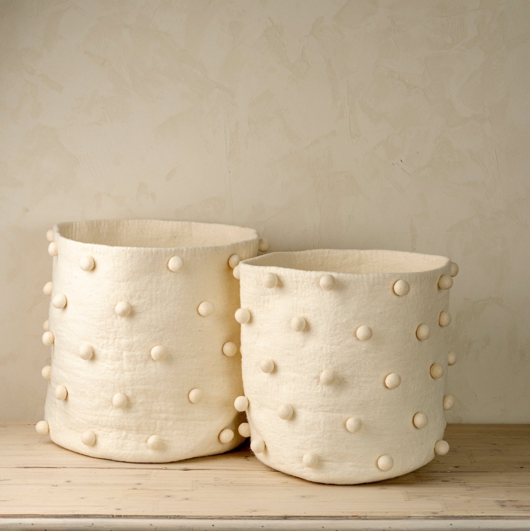 Panier à Pompons en Laine Feutrée | Grand Format | Charme Artisanal - Les Trouvailles de JustineIndaba Home