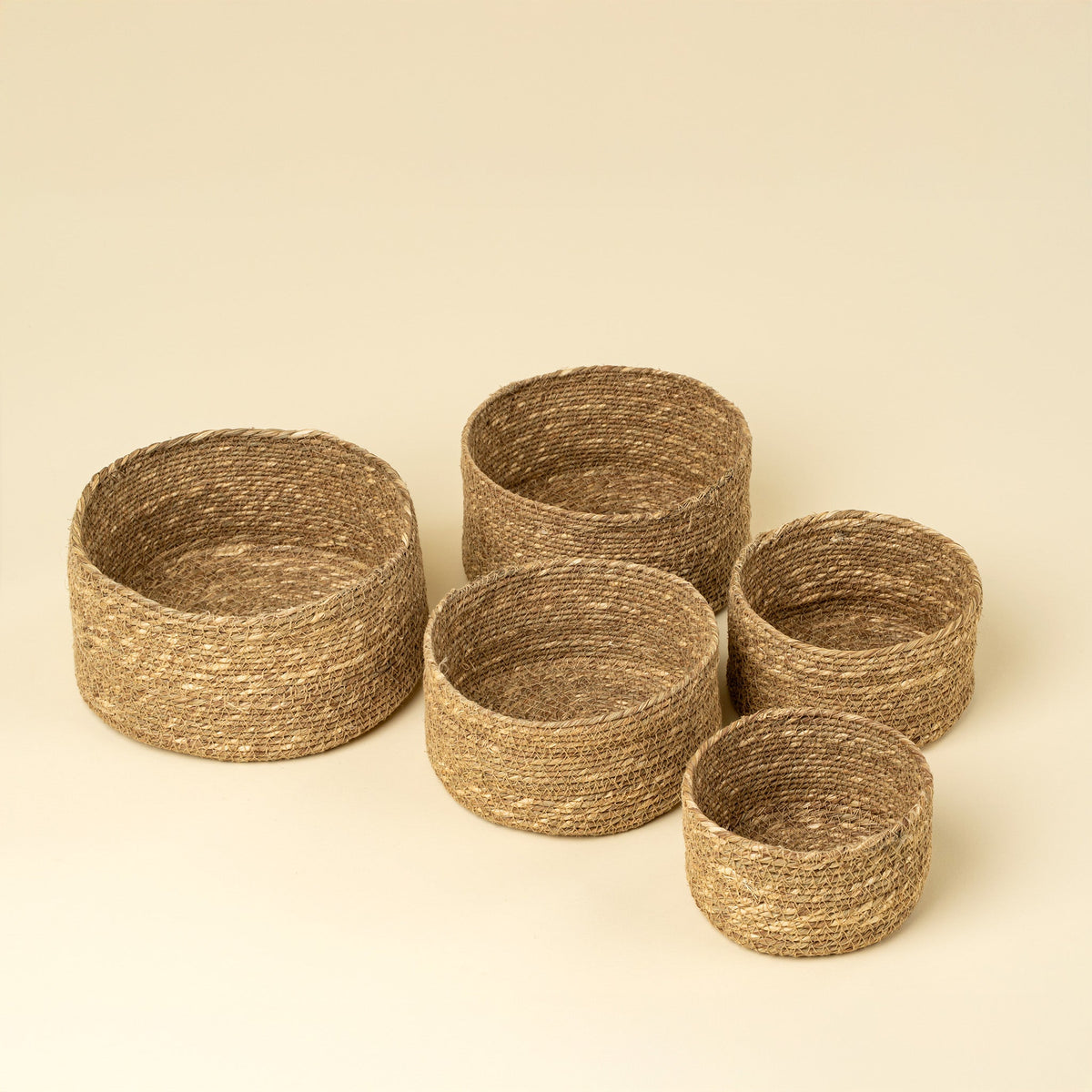 Lot de 5 petits paniers circulaires en herbe de mer tressée, coloris naturel
