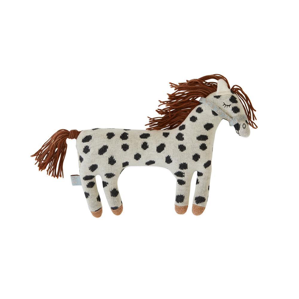 Peluche Little Pelle Pony en coton tricoté noir et blanc par OYOY Living Design