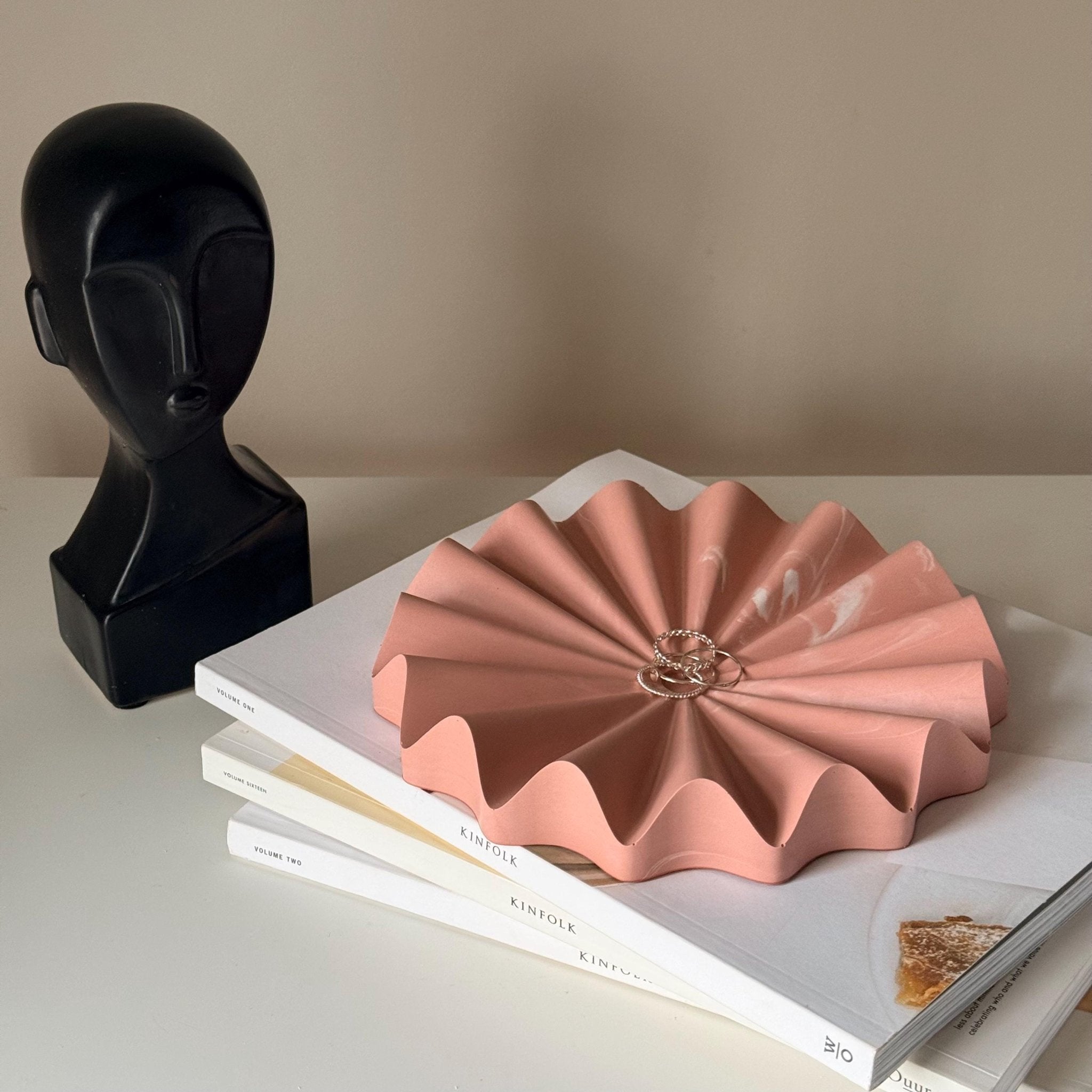 Plateau à bijoux éventail plissé Radiant | Fait à la main | Estelle Studio - Les Trouvailles de JustineEstelle StudioNude