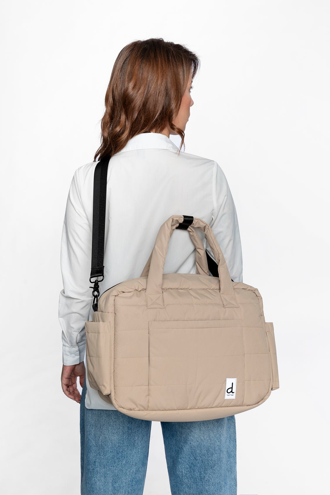 Sac à couches beige Deux par Deux avec matelas à langer, porté en bandoulière