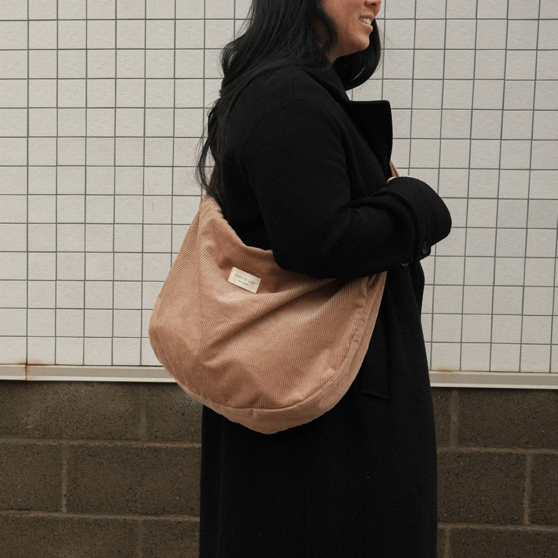 Sac Croissant en Corduroy - Bandoulière Ajustable & Fermeture Éclair - Les Trouvailles de JustineSacs réutilisables à fermeture éclairDans Le SacJungle
