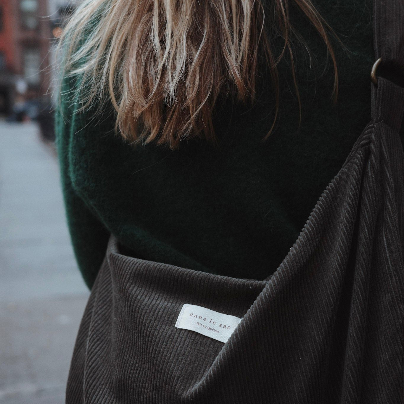 Sac Croissant en Corduroy - Bandoulière Ajustable & Fermeture Éclair - Les Trouvailles de JustineSacs réutilisables à fermeture éclairDans Le SacVanille
