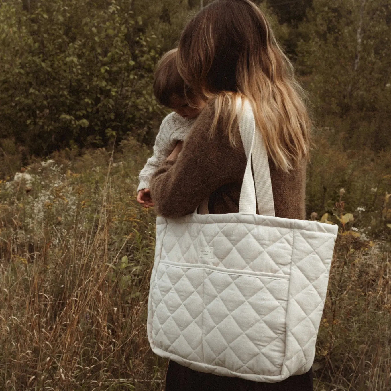 Sac à couches spacieux et élégant en coton avec poches multiples, bandoulière ajustable, fabriqué au Québec | Dans le sac