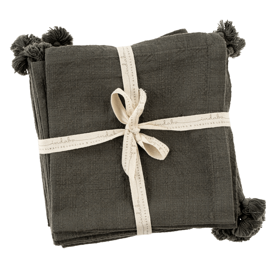 Serviettes de Table à Pompons en Coton Gunmetal | Ensemble de 4 | Élégance Décontractée - Les Trouvailles de JustineIndaba Home