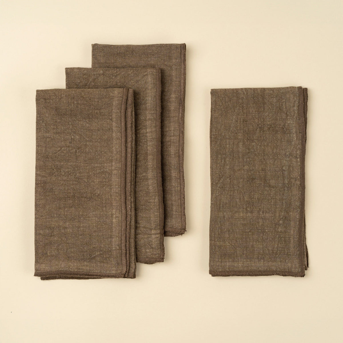 Lot de 4 serviettes de table en lin stonewashed vert doux, bords ourlés