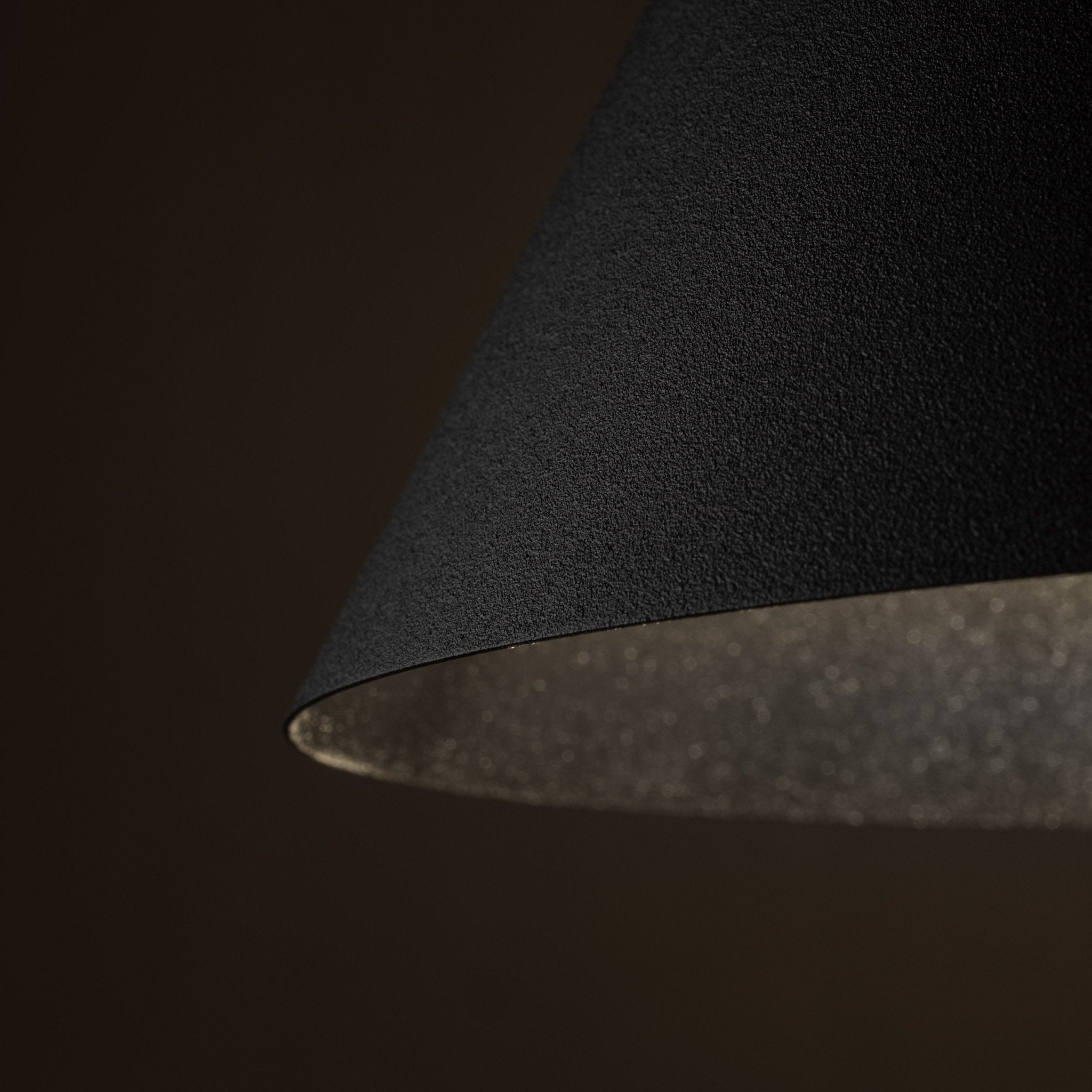 Suspension CONO | Format Moyen | 1 lumière | Métal peint | Design moderne minimaliste | Luminaire contemporain - Les Trouvailles de JustineLumoCraftsBlack