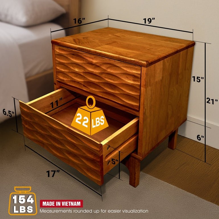 Table de chevet en bois clair à 2 tiroirs, un tiroir ouvert, poignées encastrées