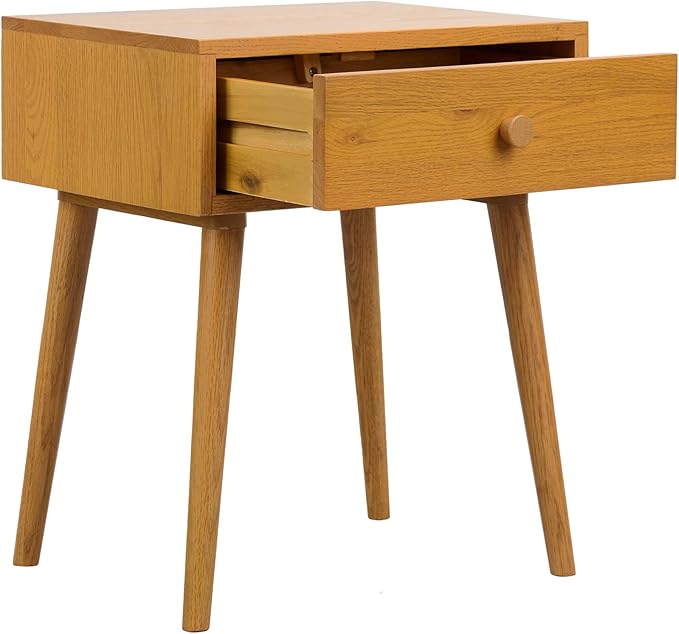 Table de chevet chêne clair avec tiroir ouvert et poignée ronde, pieds fuseau.