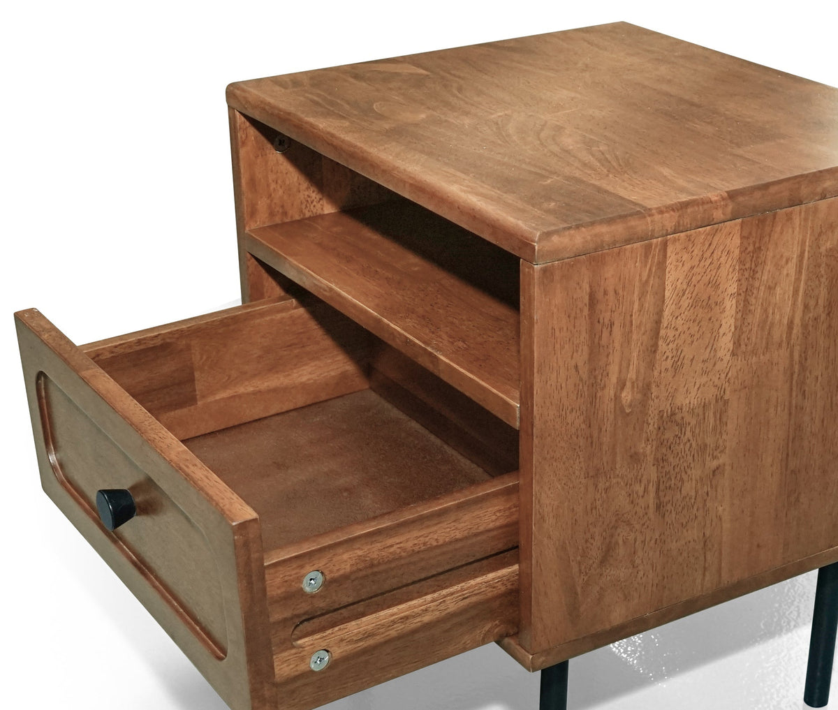 Table de chevet en bois brun massif avec tiroir ouvert, intérieur en bois