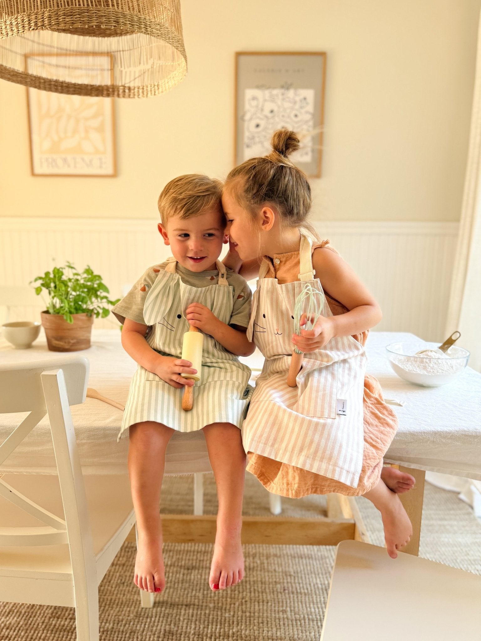 Tablier de cuisine pour petit chef - 2 ans et plus - Les Trouvailles de JustineBébés et tout - petitsMicassoandcoLapin sauge