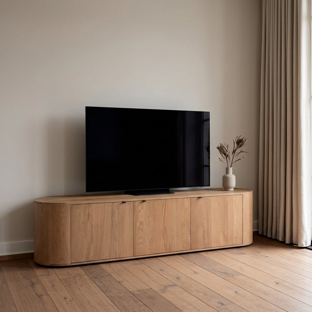 Meuble TV en bois clair avec plateau rond et portes, support pour écran