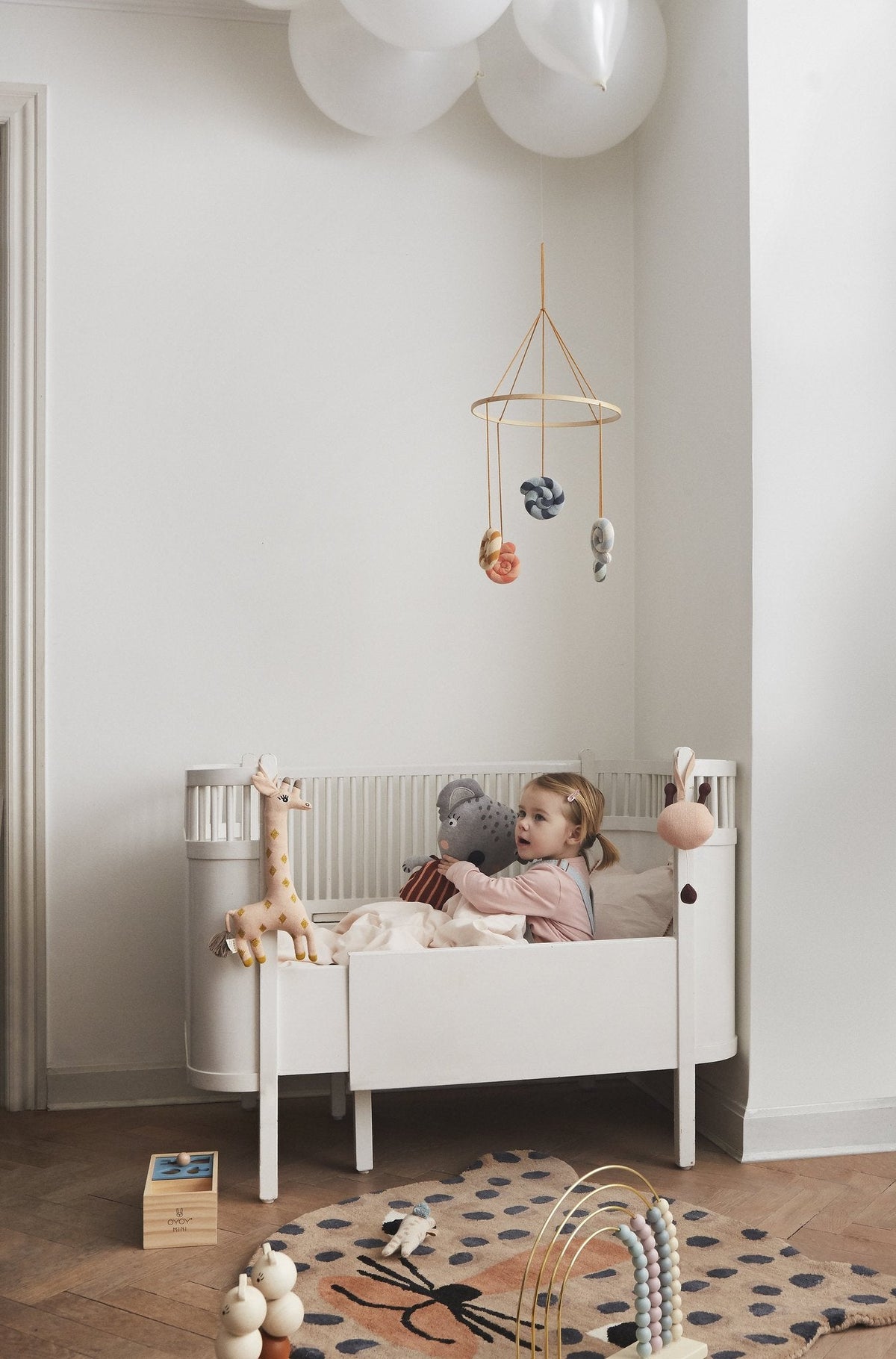 Tapis pour chambre d’enfant à motif léopard camel et taches foncées, format au sol