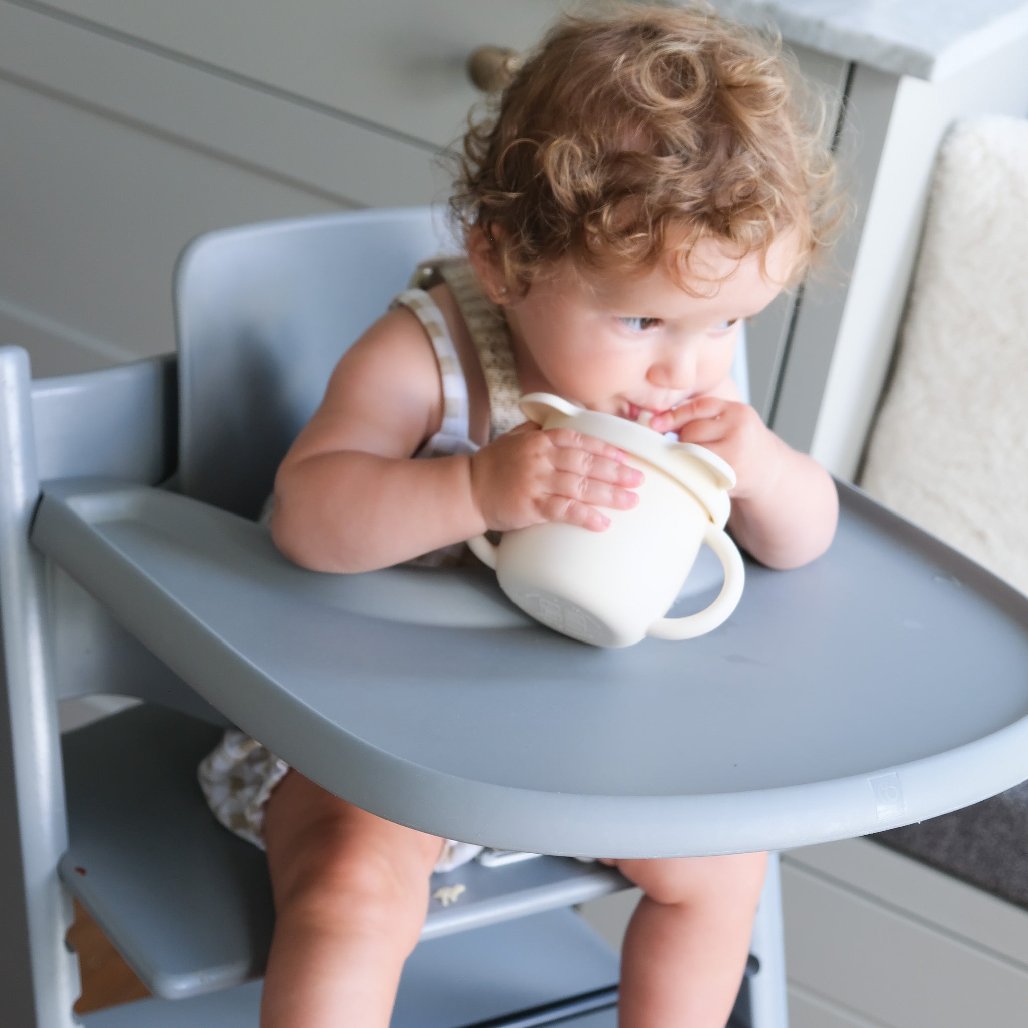 Tasse d'apprentissage 2 en 1 pour collation et liquide - Les Trouvailles de JustineMicassoandcoBlanc crème