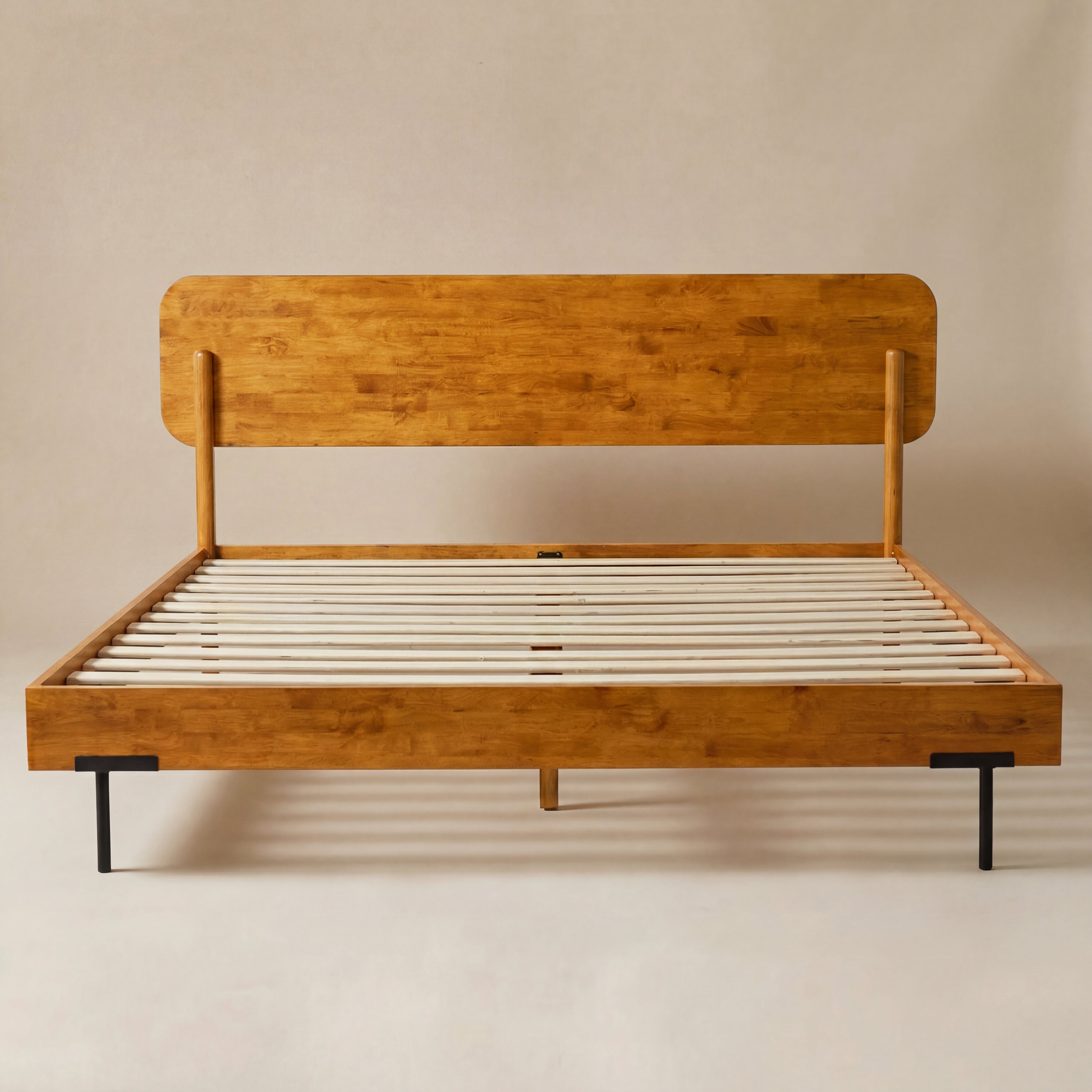 Cadre de lit Frida en bois massif | Fait à la main | Bois d’hévéa durable