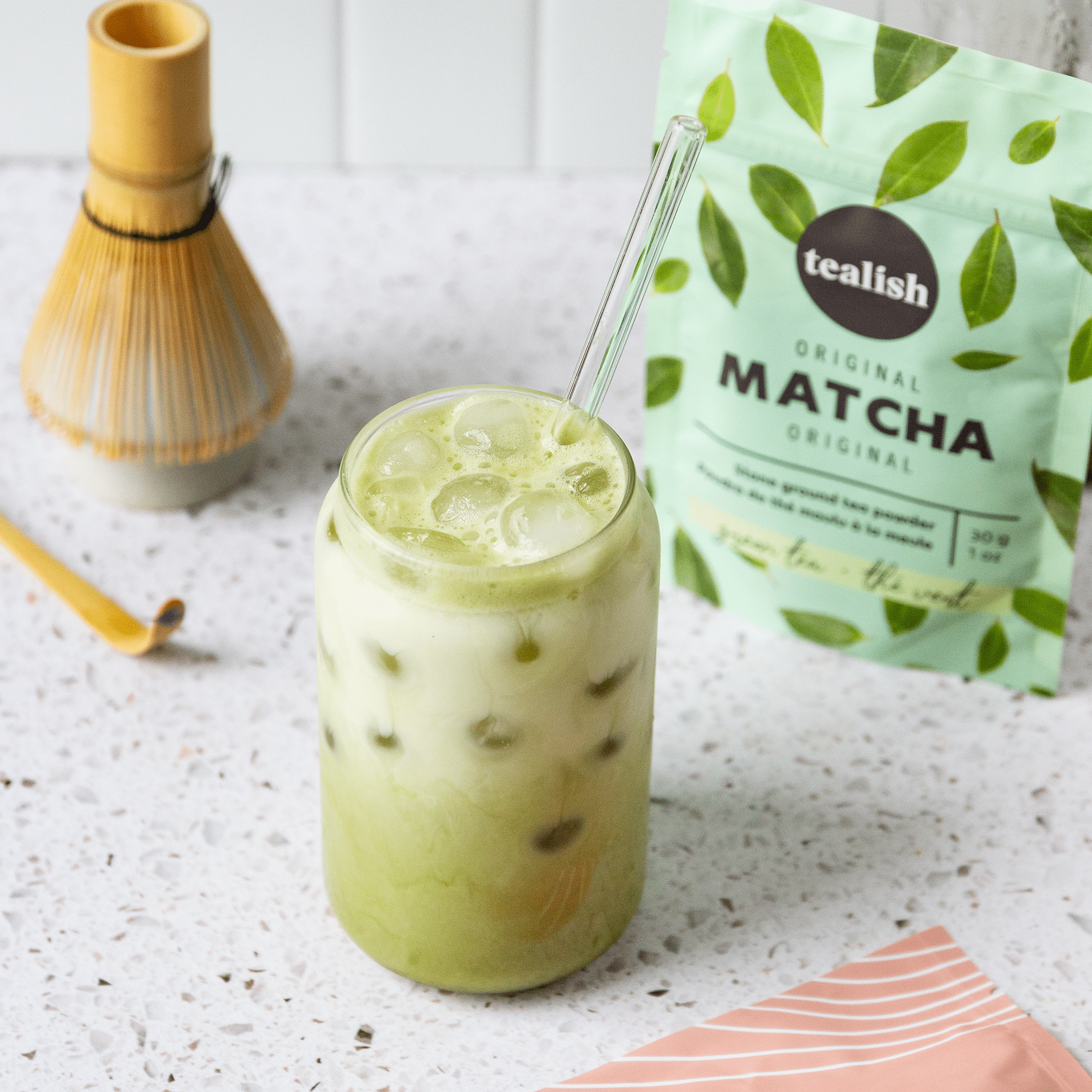 Poudre de thé vert Matcha grade A Tealish dans un sachet de 30 g pour lattés, smoothies et recettes.