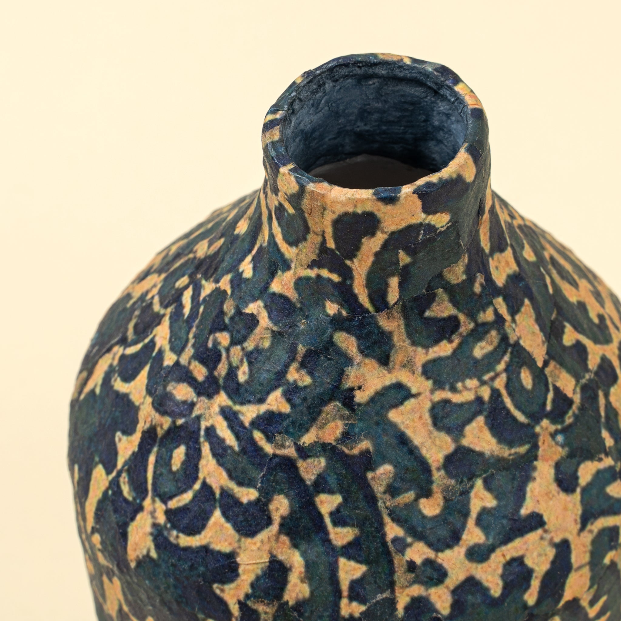 VASE BOUTEILLE EN PAPIER MÂCHÉ À MOTIFS | FAIT À LA MAIN | ÉCORESPONSABLE | INDABA - Les Trouvailles de JustineIndaba Home