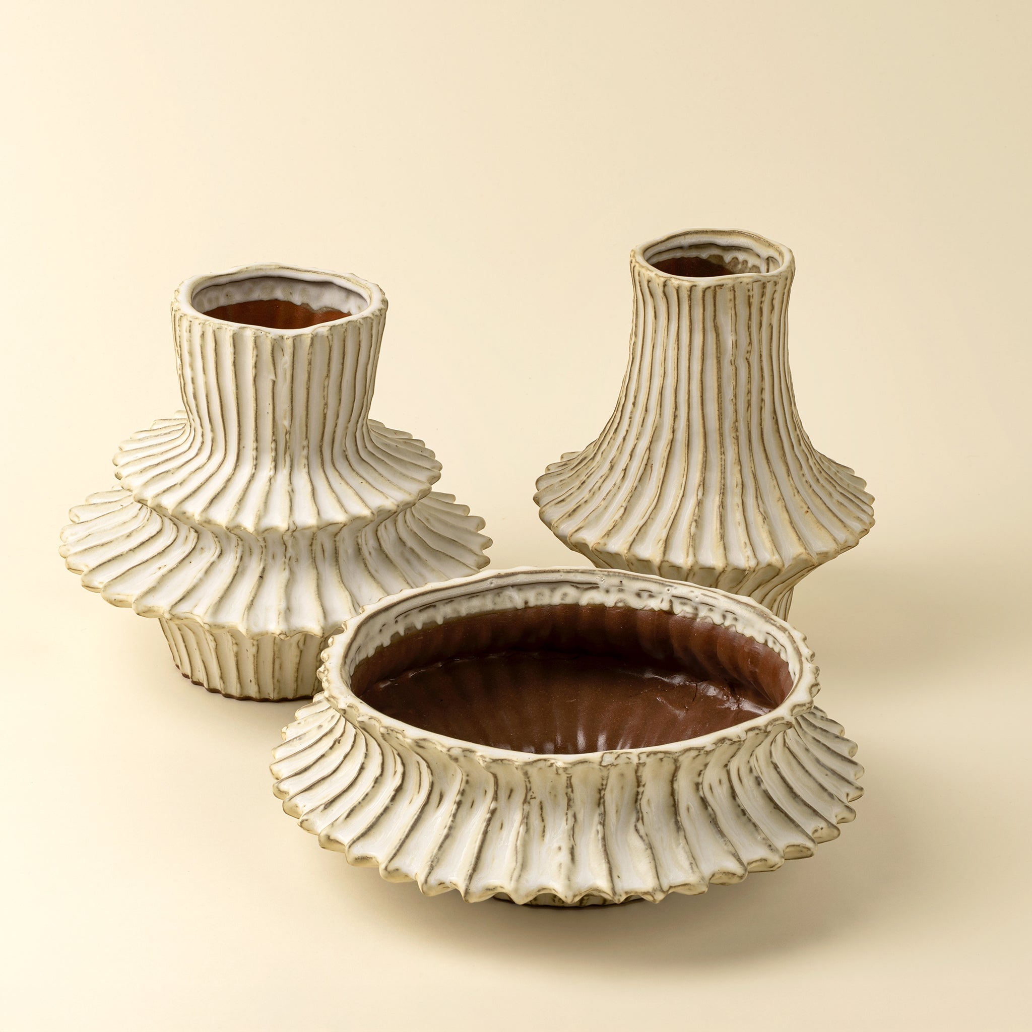 Vase décoratif Stria bas en grès | Fait à la main | Indaba - Les Trouvailles de JustineIndaba Home