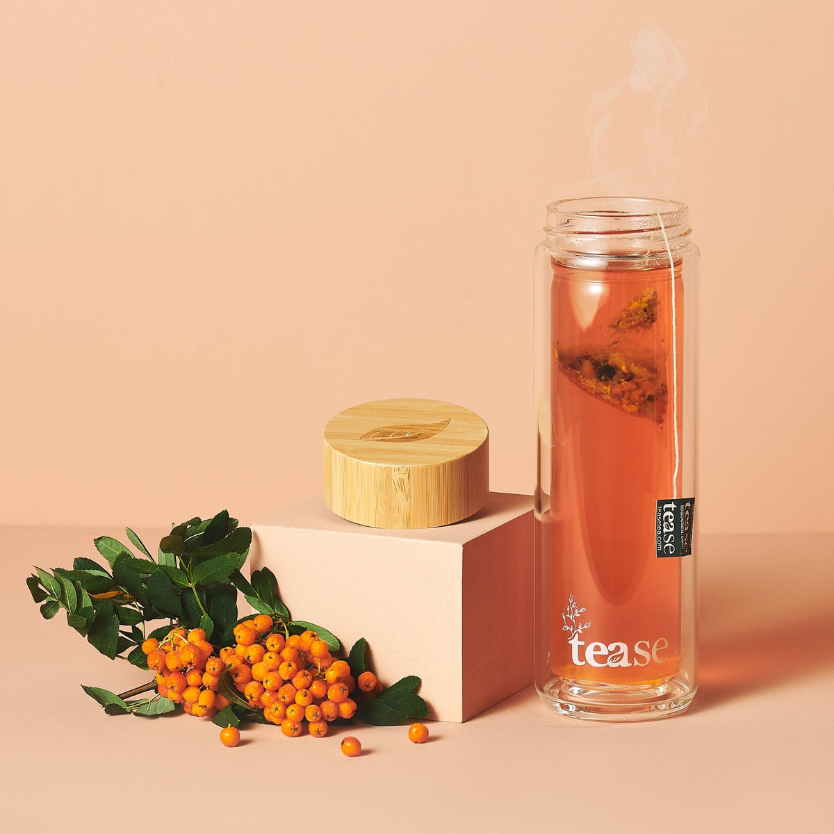 Bouteille infuseur en verre orange, couvercle en bambou, 450 ml