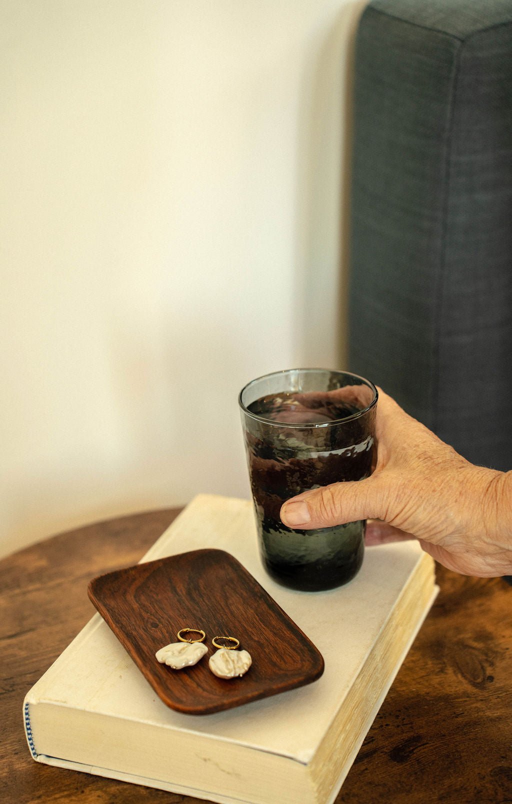 Verre Valdes Fumé | Façonné à la Main | Verre Soufflé - Les Trouvailles de JustineIndaba Home