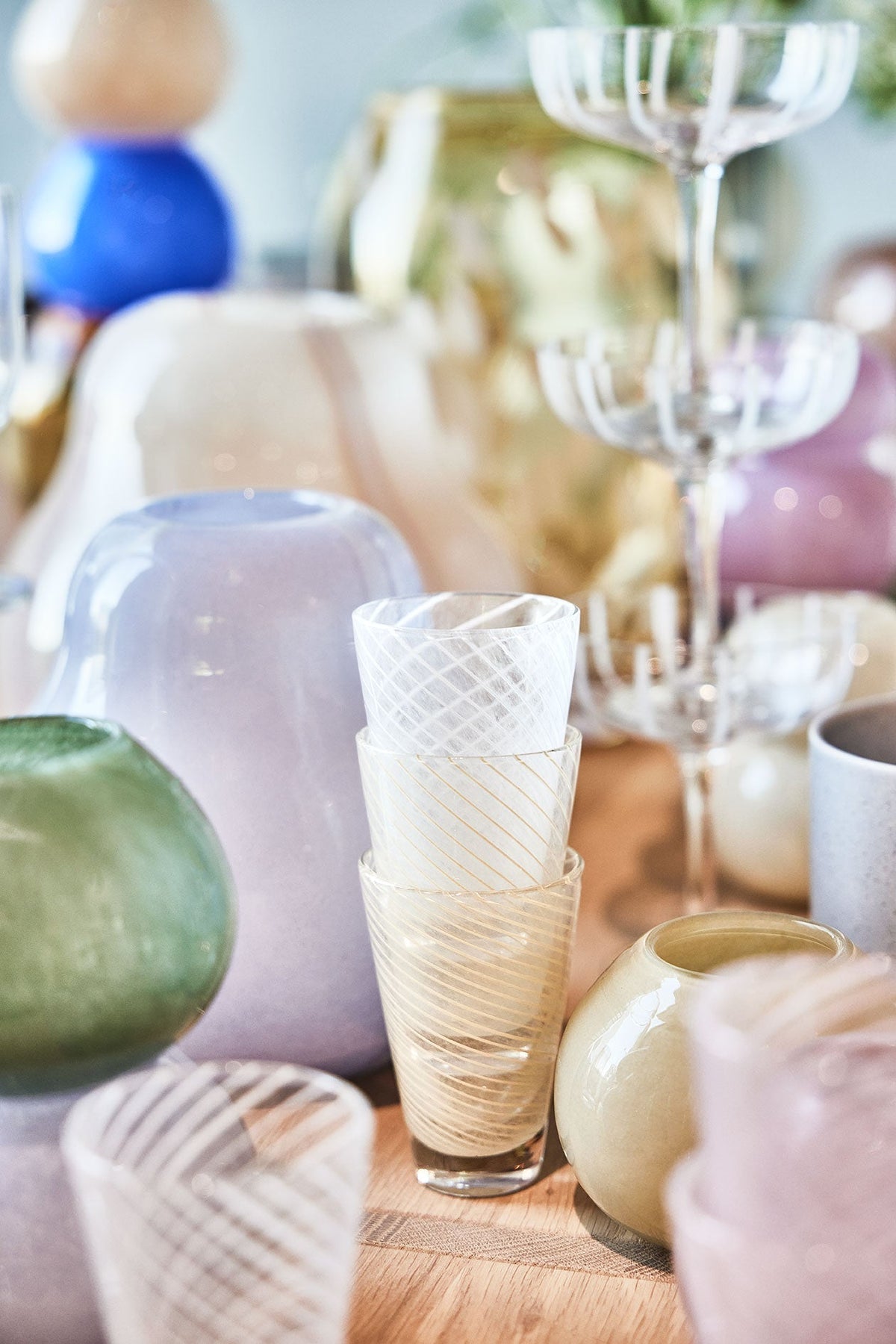 Ensemble de deux verres Swirl Yuka en verre soufflé à la main avec motif tourbillonnant par OYOY Living Design
